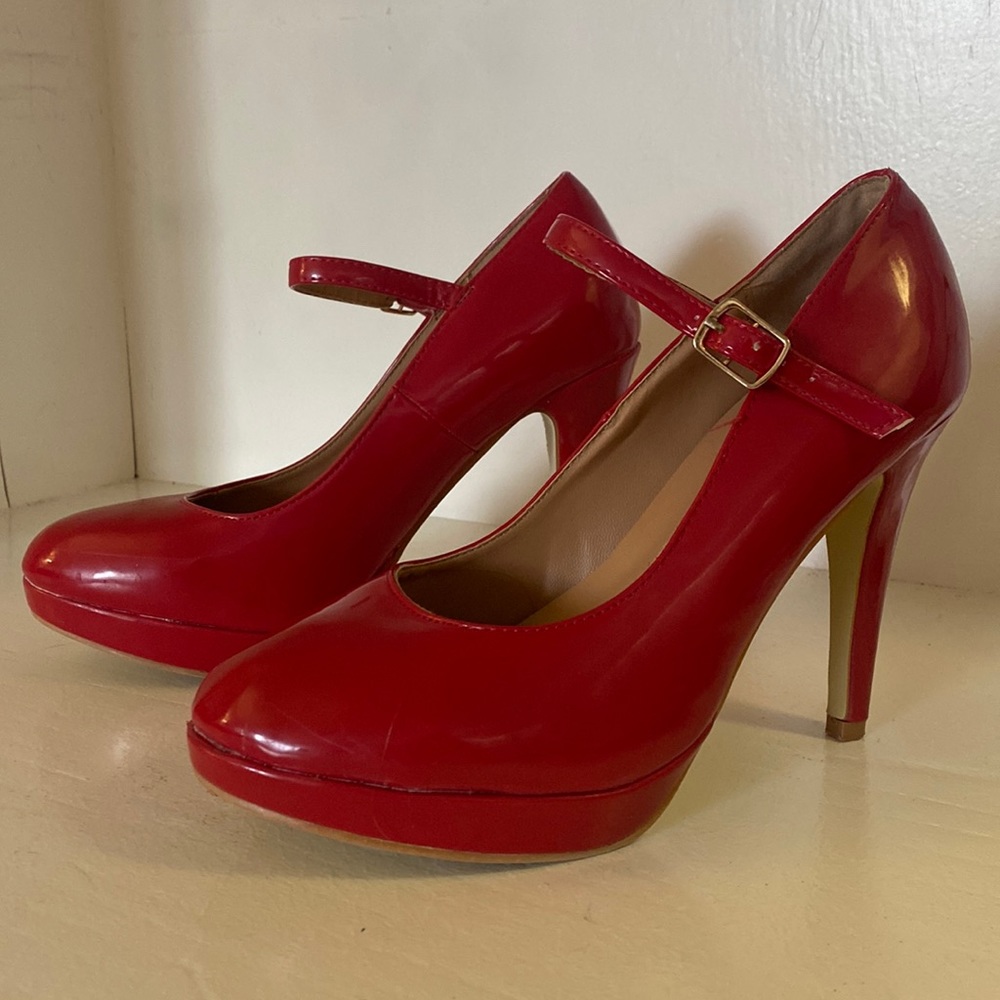 Red Mary Jane heels!